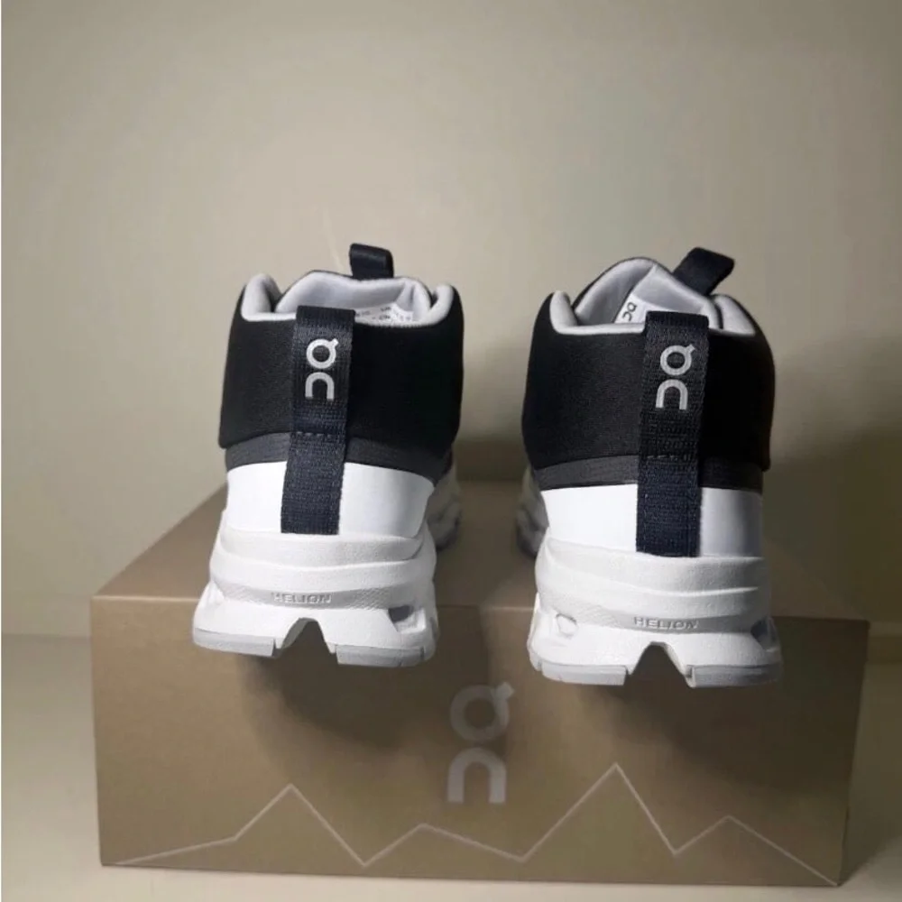 On Cloud Cloudhero Mid Waterproof Youth Size 6 Woman’s Size 7.5